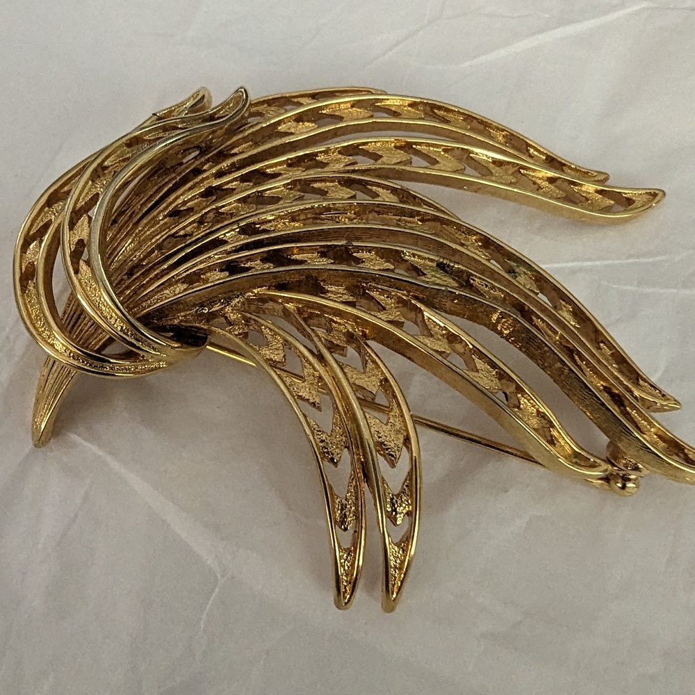 Lovely Gold Monet Brooch